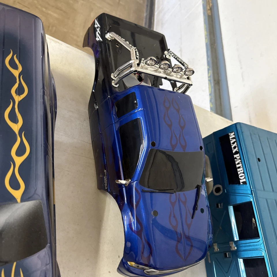 Camión Traxxas T-Maxx Modelo 4910 Enorme RC Control Remoto con Accesorios y Más Foto 4 de 4