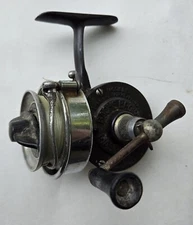 Vintage Bache Brown Mastereel-Spinster Cat #813 Spinning Reel Airex Lionel Corp