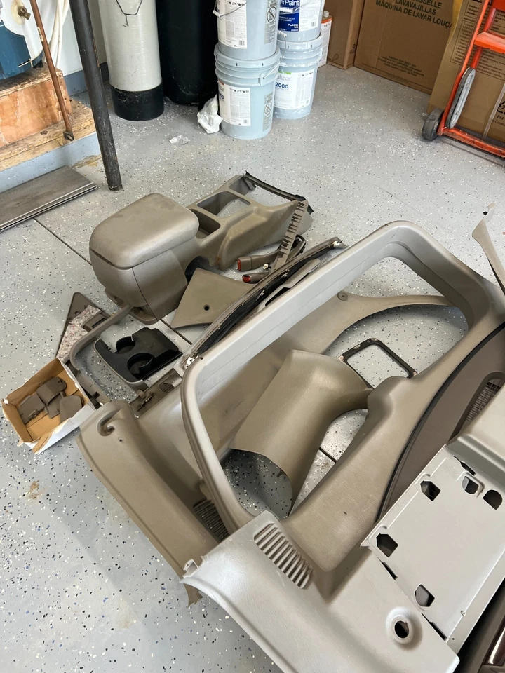 1999-2004 Jeep Grand Cherokee Complete Interior - Image 4 of 4