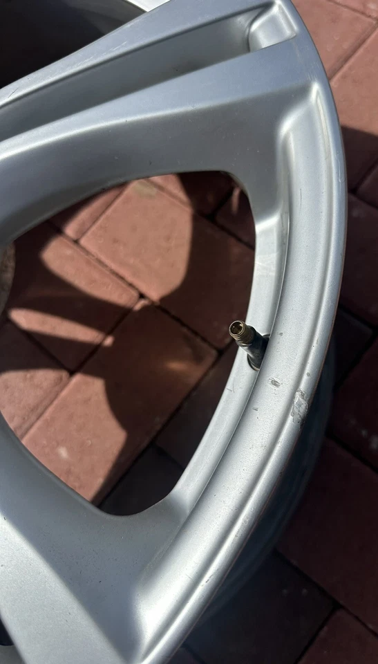 2013-2018 Audi S6 Factory OEM 20" wheel Rim 4G0601025BT - Image 4 of 4