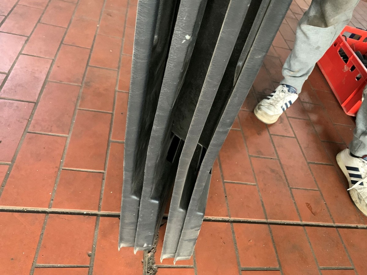 Mercedes Benz W463 G Klasse Scheibenverkleidung rechts schwarz  