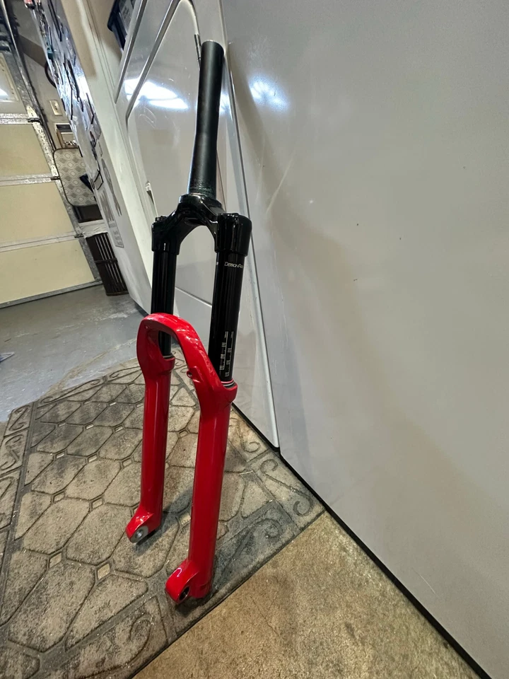 2022 Lyrik Ultimate - 160MM, Boxxer Red, Excellent condition E-BIKE APPROVED - Image 2 of 4