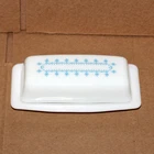 VINTAGE PYREX 60’s BUTTER DISH WITH LID!  BLUE & WHITE SNOWFLAKE GARLAND! PERFCT
