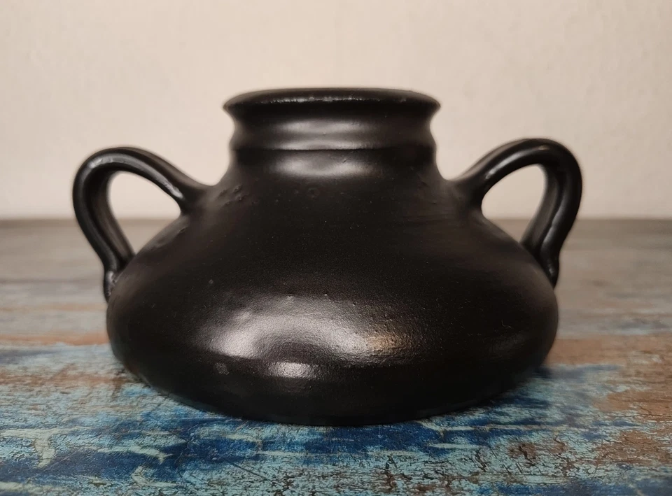 rustikale Vintage Karaffen Vase 8,5cm Keramik schwarz Henkelvase Kerzenhalter - Bild 3 von 4