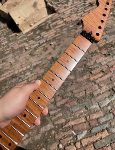 Reverse headstock floyd rose lock nut 22 frets Roasted flame maple guitar neck - Picture 3 of 7