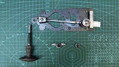 Ancienne SERRURE CLENCHE LOQUET fer forgé POIGNEE de PORTE Cave Grange - Photo 1/4