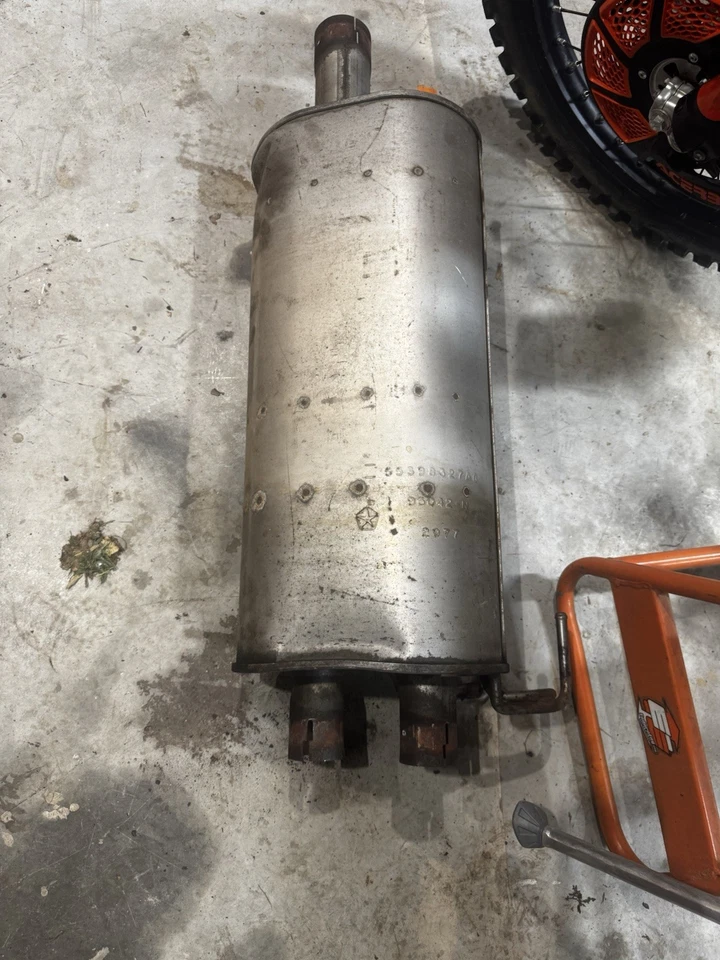 Silenciador de escape de fábrica OEM 2009-2018 RAM 1500/2019-2024 RAM modelos clásicos Foto 2 de 2