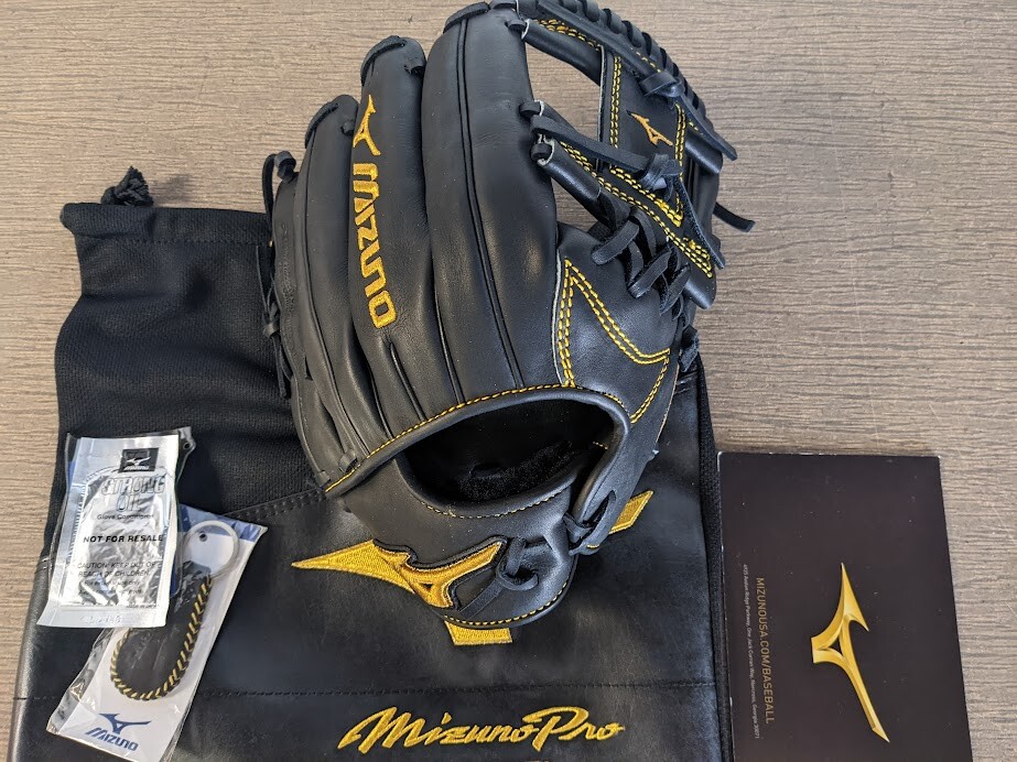 Mizuno GMP500BK RHT 11.75 Pro Limited Baseball Glove