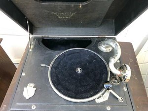 Vintage Art Deco RCA Victrola Portable Phonograph in Suitcase