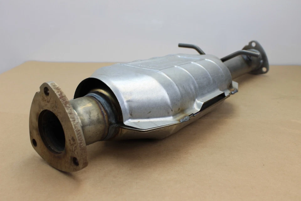 Convertidor catalítico Magneti Marelli para Chevy S10/Sonoma 1996-2003 2,2 L 4 cilindros Foto 3 de 4