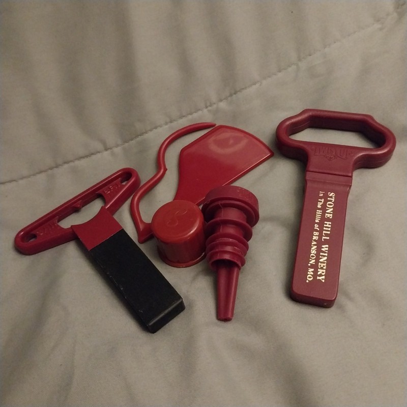 Lot of Vintage Wine Drinking Accessories 5 Pieces Pre-owned 