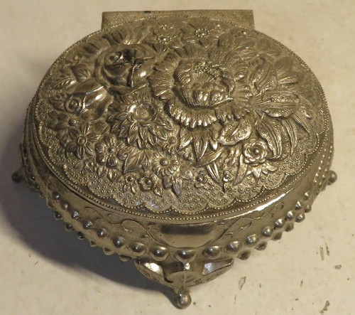 Vintage Small Metal Trinket Box Silver Tone Red Felt Lined Japan Footed Floral - Bild 2 von 14