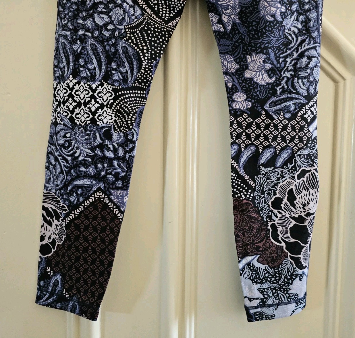 EUC ATHLETA Patchwork Salutations 7/8 Leggings Na… - image 15