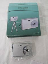 Macy  s Digital Camera 300k Pixels With tripod