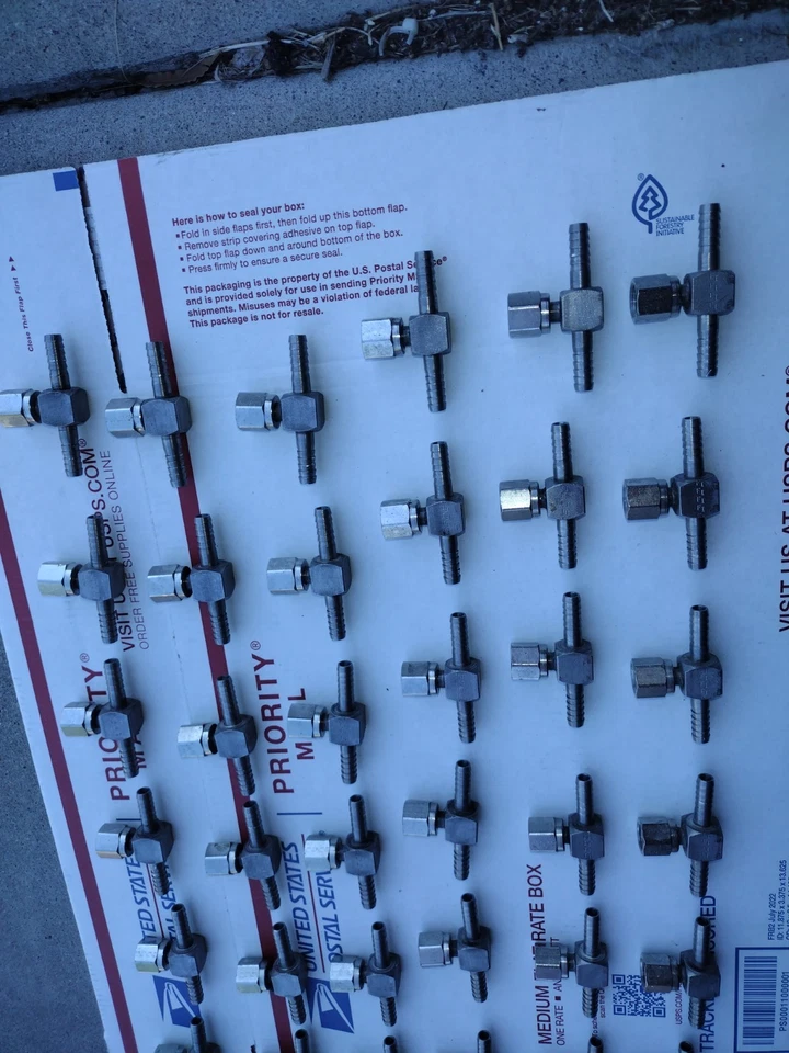 Carman S/S Swivel 1/4" Female x 1/4" x  1/4" Barb Tee Fittings Bundle 36 Sale  - Image 4 of 4