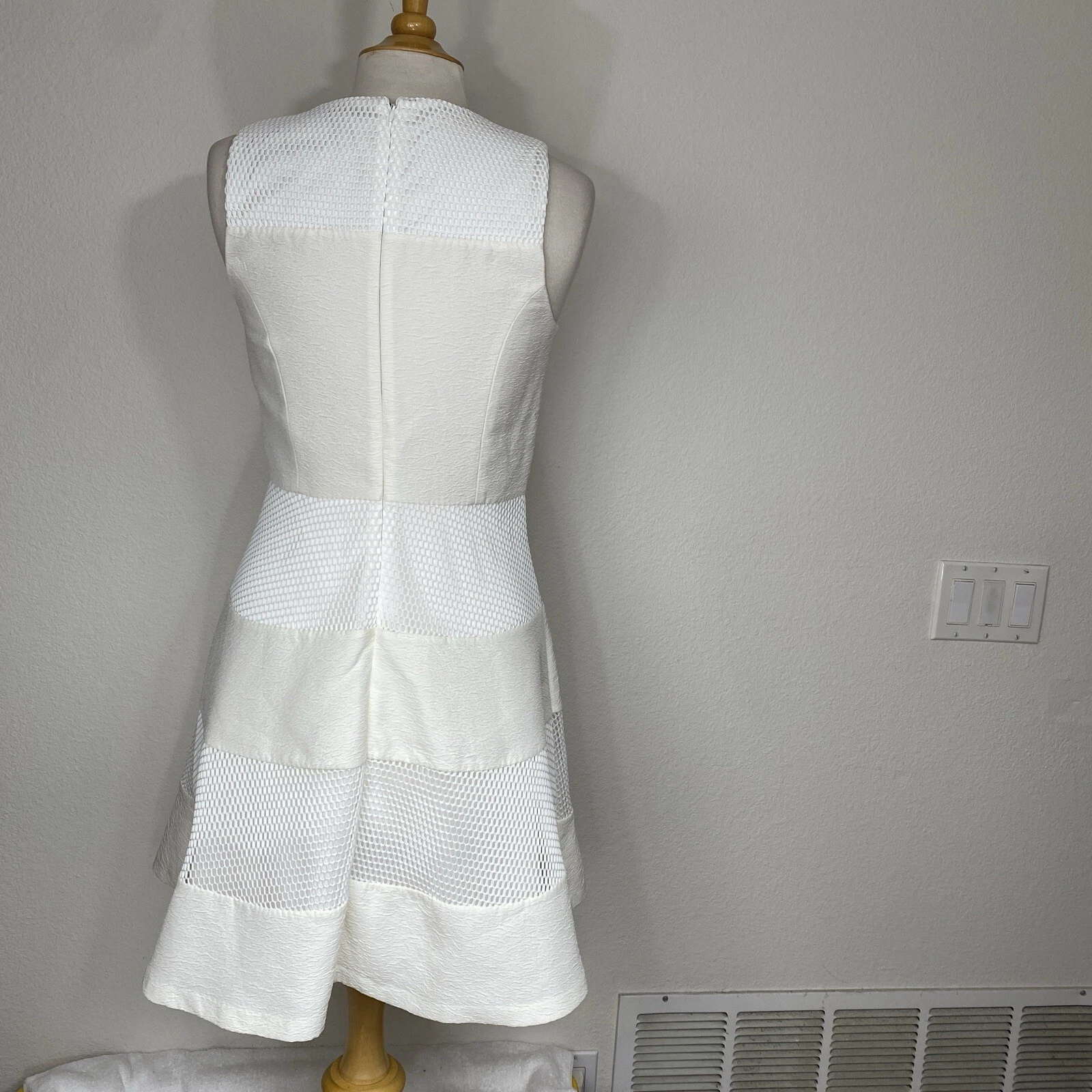 OFF WHITE Abito Ann Taylor taglia 4 bianco sporco traforato senza maniche aderente e svasato us intime ottimeioni