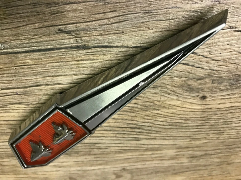 1966 66 PONTIAC BEAUMONT SPORT DELUXE Б/У GM ГРИЛЬ КОПЬЕ ЭМБЛЕМА 3393584 - Изображение 2 из 4