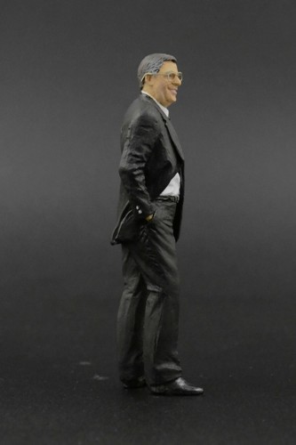 Sergio Pininfarina Figure for 1:18 Ferrari Kyosho VERY RARE! !! NO CAR !! - Picture 5 of 9