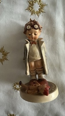 M.J. Hummel Porzellan Figur  Puppendoktor , Nr 127