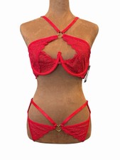 Frederick's Of Hollywood S/M Strappy Red Lace Bra Panties Set Heart Hardware NEW