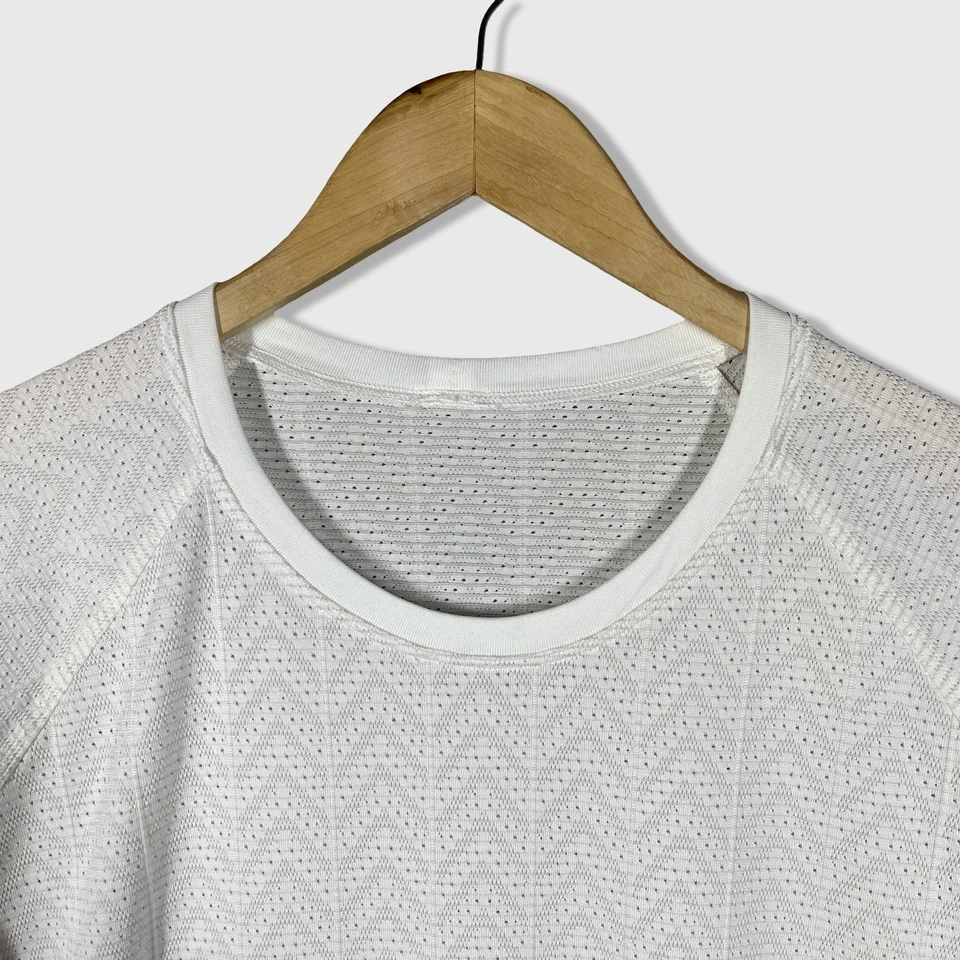 Camiseta Lululemon Run Swiftly Tech Feminina 14 Malha Branca Atlética Athleisure - Imagem 2 de 4