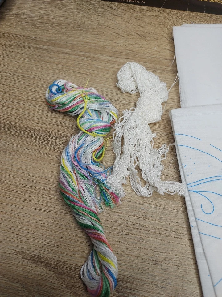 Kit de punto de cruz estampado silueta almohada corazón patrón floral casa de campo de colección Foto 4 de 4