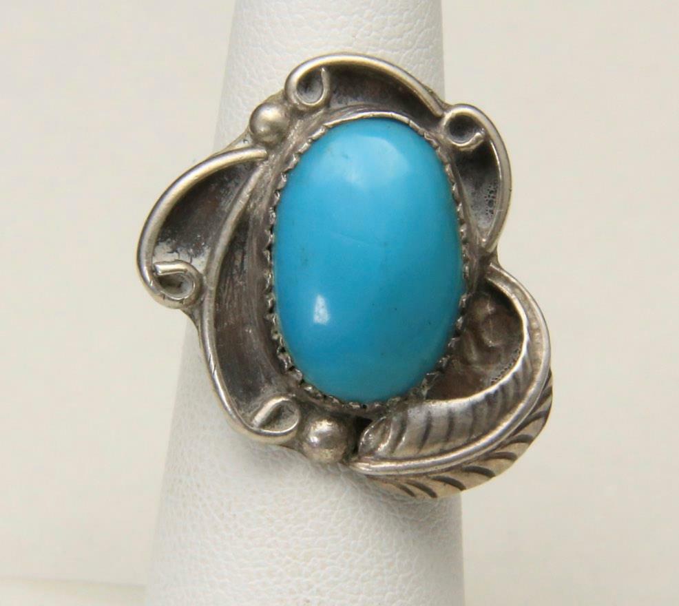 Vintage Navajo Large Turquoise & Sterling Silver Ring w Vintage Navajo Large Turquoise & Sterling Silver Ring w