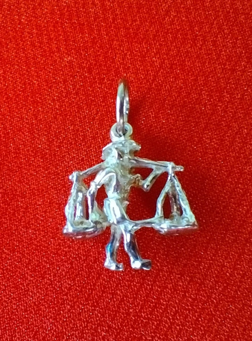 Stunning Small STERLING PENDANT 0.5 g MAN CARRYING FRUIT BASKETs UK seller