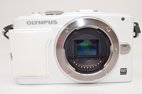 NEAR MINT OLYMPUS PEN Lite E-PL6 white / M.ZUIKO 14-42mm F/3.5-5.6 w/Flash works - Picture 4 of 17