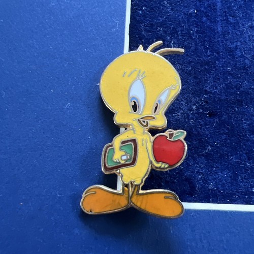 Tweety bird hat/tie pin
