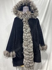 Alpaca / Llama Cape Silver Fox Trim W/ Hood (9629)