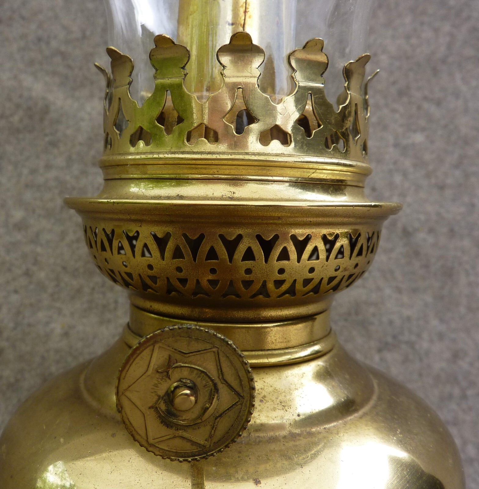 Vintage Brass Paraffin Kosmos Oil Lamp Sun Brand Best Crystal Chimney