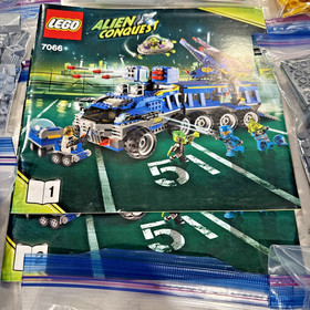 LEGO 7066 Alien Conquest Earth Defense HQ - 100% Complete w/Figs and Books