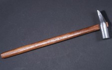 NEU: Japanischer Hammer Genno 80g | 235mm | Roteiche (Akagashi) | Präzision