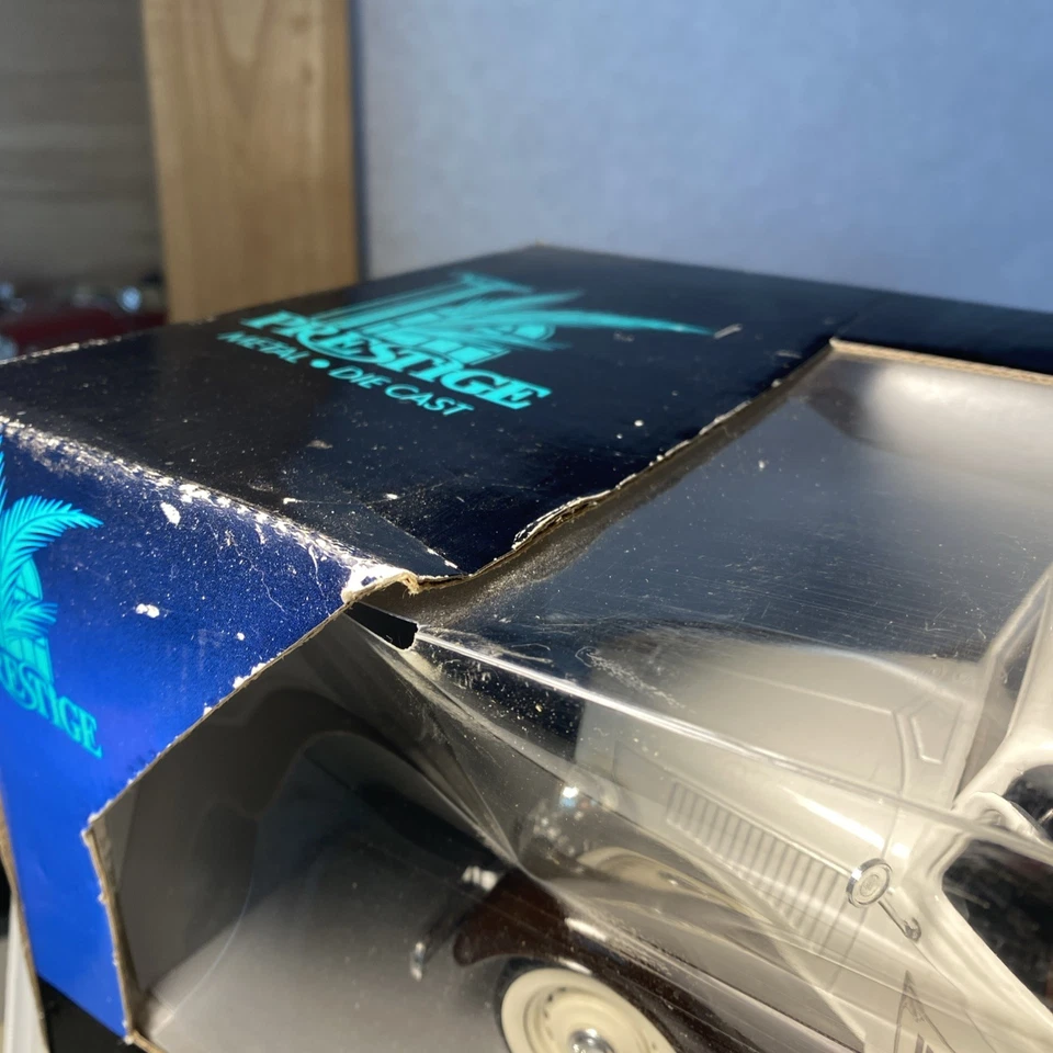 VINTAGE HERSHEY’s MILK CHOCOLATE Ford  V8 Truck 1/18 SOLIDO Prestige - Image 2 of 4