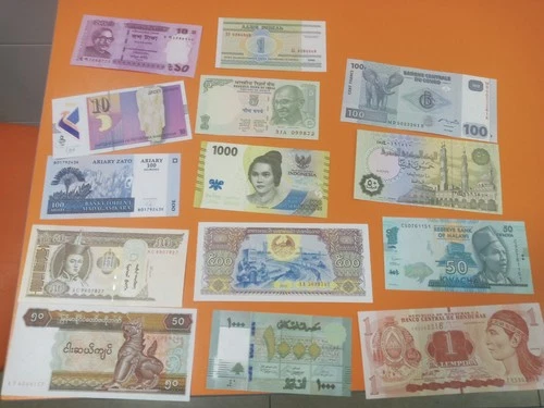 25 DIFFERENT UNC BANKNOTES, LOT 11