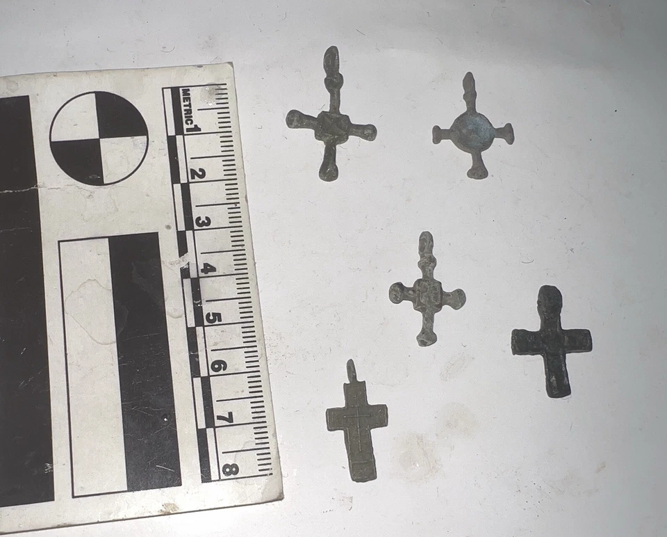 Cruz cristiana bizantina medieval y moderna temprana reliquias Curlandia Letonia Foto 4 de 4