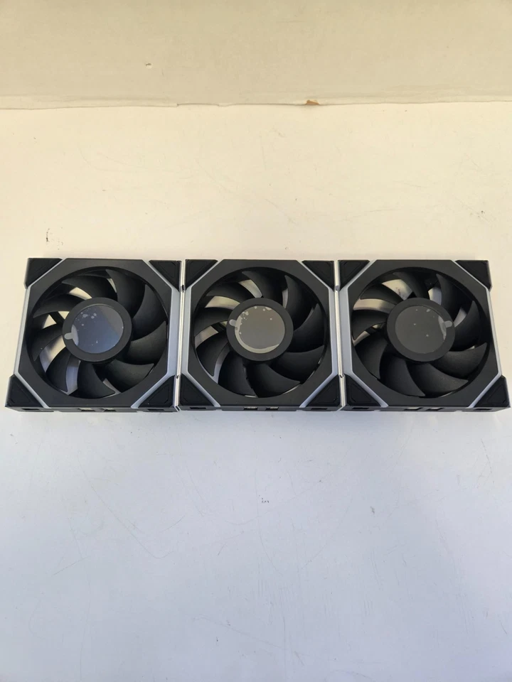 FANS ONLY - Lian Li Uni Fan SL Wireless LCD 120 - Black - 3 Pack - Image 2 of 4
