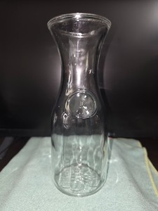 set of 4, 1 Liter  Glass Decantesr - Design on front and grapes on bottom
