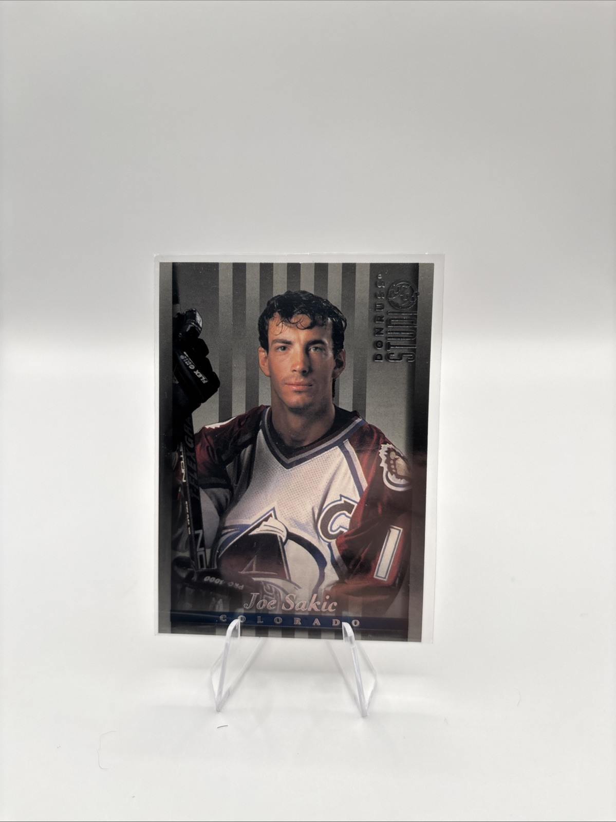 1997-98 Donruss Studio #23 Joe Sakic, Colorado Avalanche.