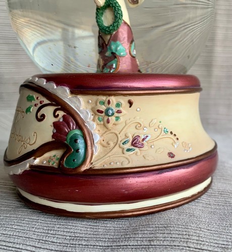 Sankyo Happy Holidays Musical Snow Globe. “We Wish You a Merry Christmas”. - Picture 4 of 8