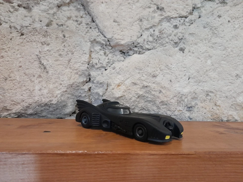 ERTL raro modellino anni 90 Batmobile 1992 die-cast dal film Batman Returns 1/43 - Immagine 2 di 4