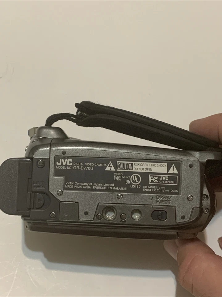 JVC GR-D770 Mini DV, Flash Media Camcorder NOT WORKING AS IS - Image 4 of 4