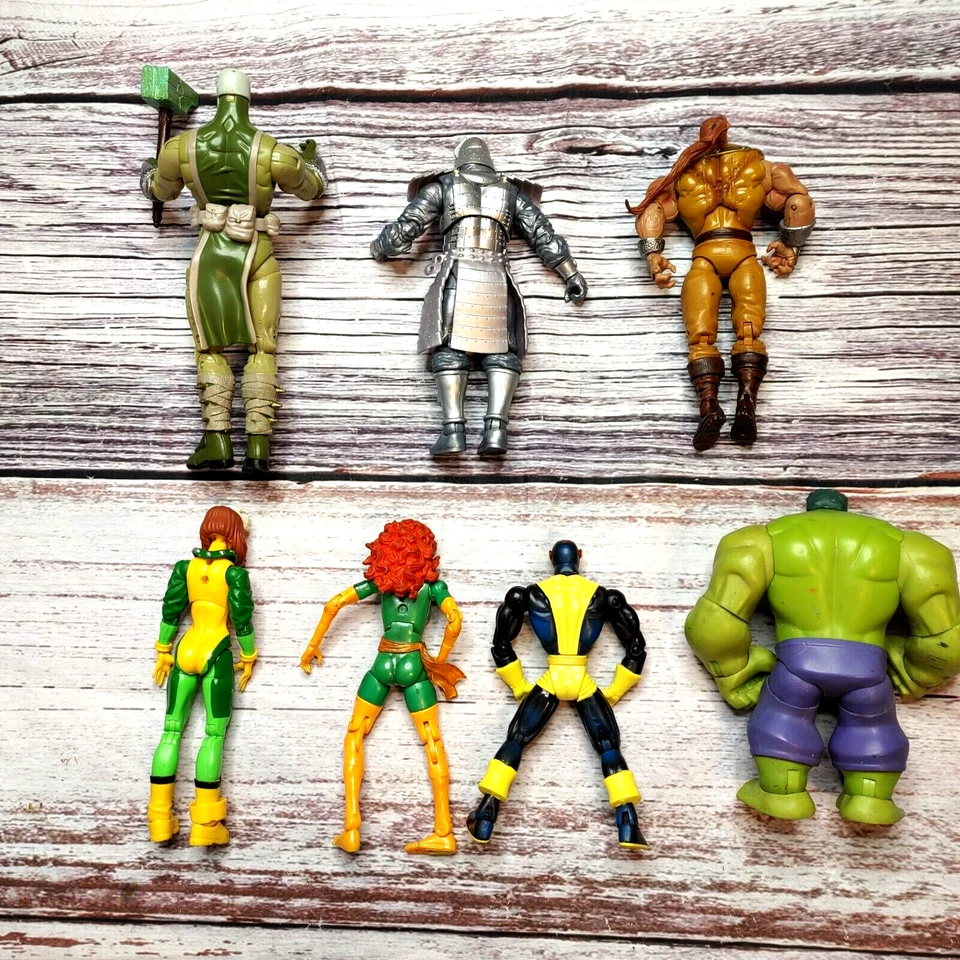 Lote de 7 bonecos colecionáveis Marvel Comics Legends. (4) Heróis e (3) Vilões. - Imagem 3 de 4