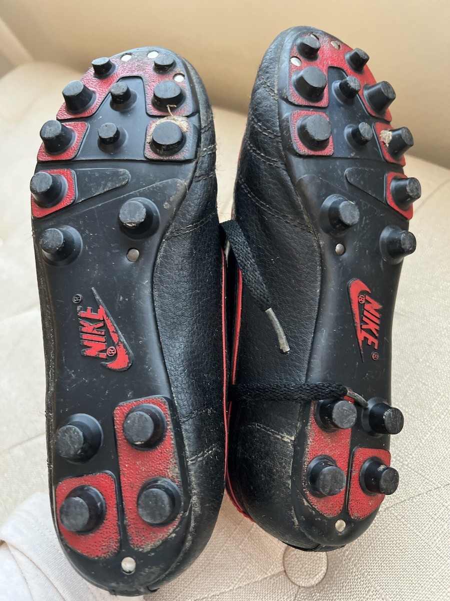 Vintage 80s Nike Typhoon Soccer Cleats Men display picture 3
