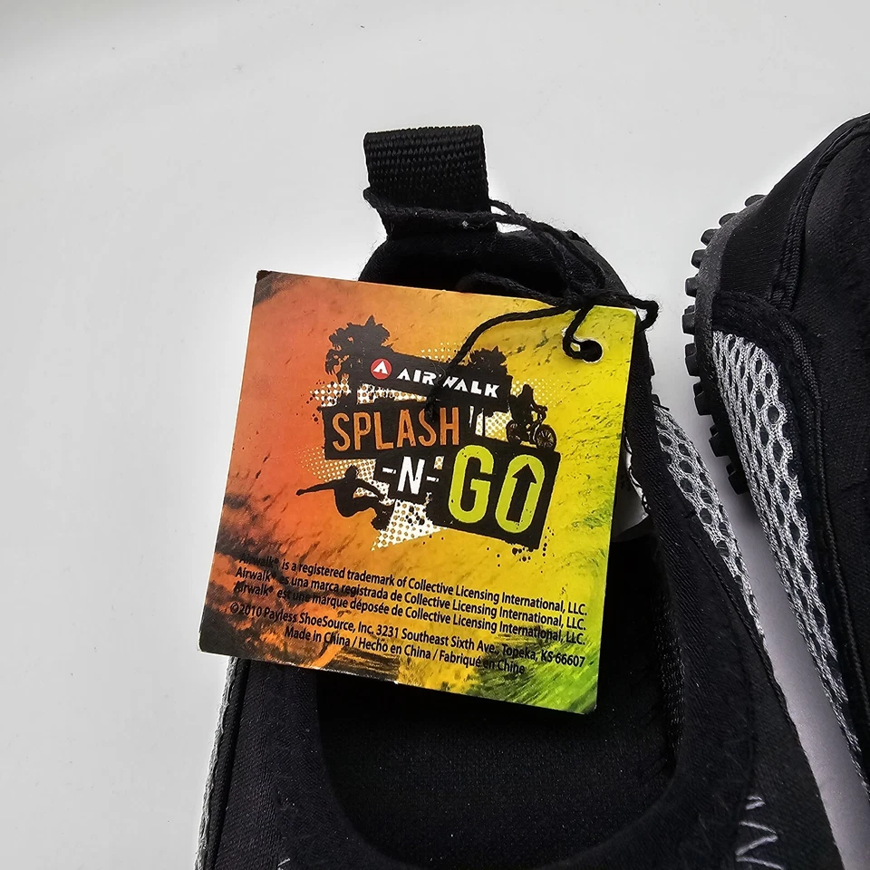 NEW AIR WALK WALK-IN WATER SHOES WATER SOCKS CHILDRENS SIZE 5 BLACK / GRAY - Image 3 of 4