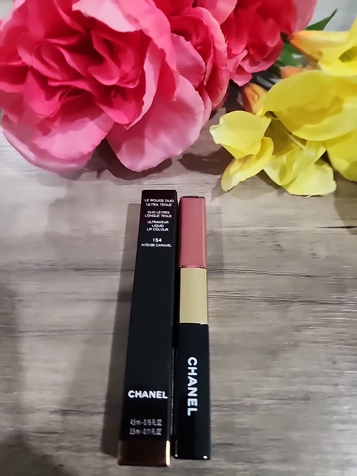 CHANEL LE ROUGE DUO 154 CARAMELO INTENSO DOS CABEZAS COLOR DE LABIOS LÍQUIDO NUEVO Foto 2 de 4