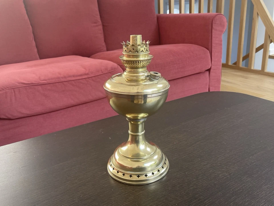 Elegant antique L. & F. kerosene lamp — France, early 20th century - Image 4 of 4