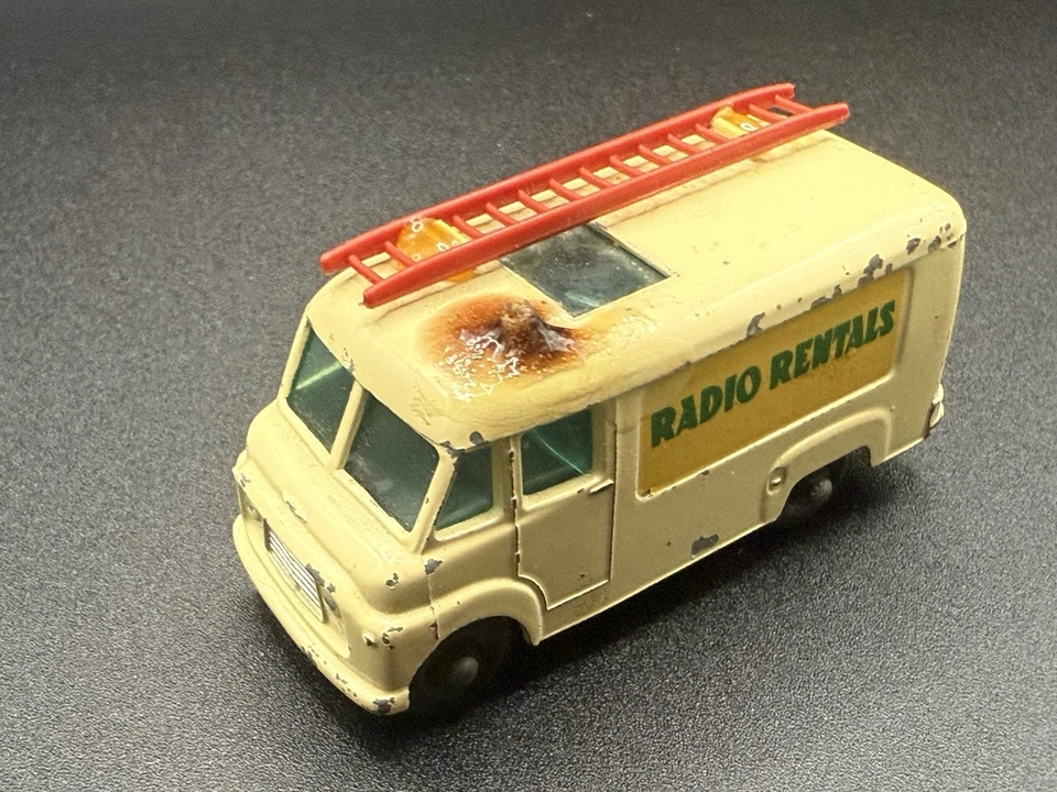 MATCHBOX LESNEY No 62B VINTAGE TV SERVICE VAN RADIO RENTALS - Image 3 of 4