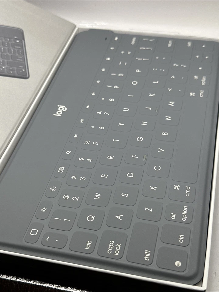 Logitech Keys-to-Go Ultra-Portable Keyboard For Ipad Iphone Apple TV Gray - Image 4 of 4